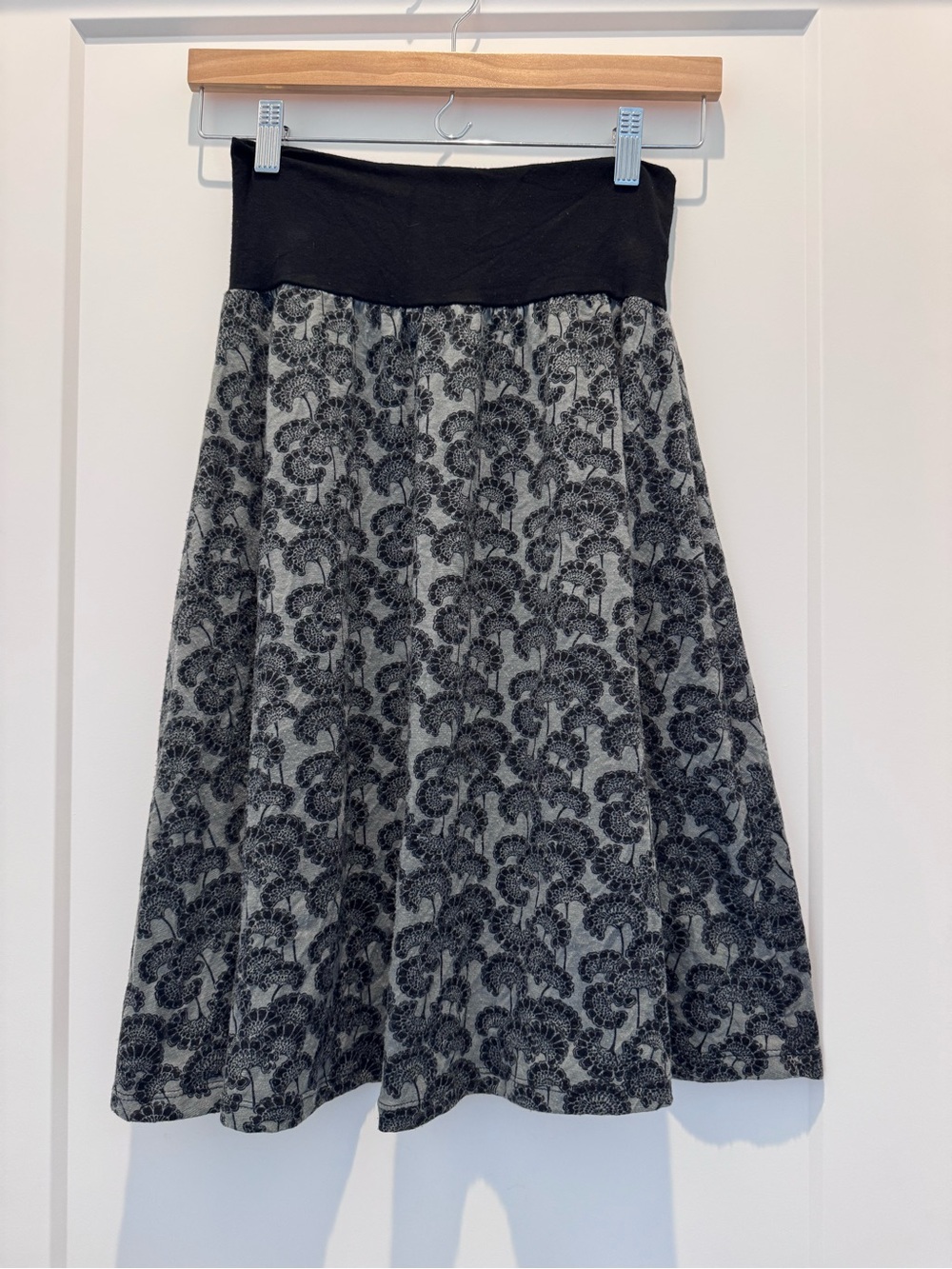 Women’s Black Floral-Patterned Jersey Circle Skirt with Wide Waistband